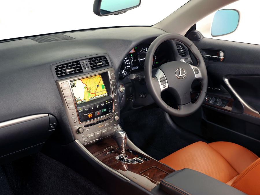  Lexus IS250C Limited Edition 2011 года  (фото 2 из 12)
